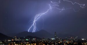 Alerta para Santiago: tormenta eléctrica golpeará a la RM este miércoles