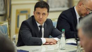 Ucrania moviliza a sus reservistas y llama a ciudadanos a abandonar 