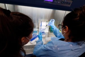 Balance COVID-19 en Chile: casos diarios llegan 30.675 y se reportan 224 fallecidos