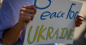 Ultraderecha alemana se niega a aplaudir a embajador ucraniano