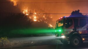 Sharp plantea sus dudas por incendio forestal en Valparaíso y exige investigación