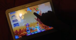 ¿Niños conectados a internet? Consejos para papás y mamás