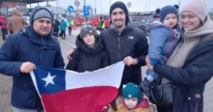 Cancillería: 24 chilenos dejaron Ucrania y 10 de ellos retornarán a Chile