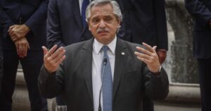 Argentina levanta ciertas restricciones financieras al alcanzar acuerdo con FMI