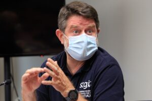 Claudio Orrego acusa que creación de Parque Glaciares es 