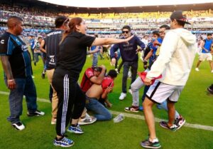 VIDEO - Las lamentables imágenes que dejó invasión de hinchas en Querétaro