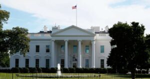 Congreso de EE.UU. abre la puerta a un embargo al petróleo ruso