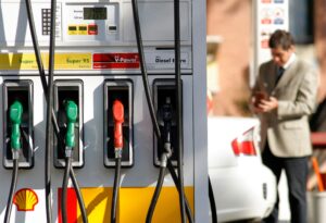 Shell dejará de comprar gas y petróleo de Rusia y cerrará sus gasolineras