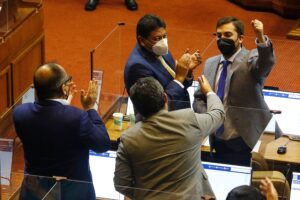 Con abrazos, aplausos y vítores terminó anoche negociación para presidir Cámara de Diputados
