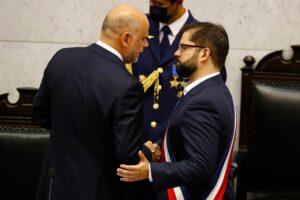 Senador Elizalde se reúne con ministro Jackson para acelerar envío al Congreso de reforma tributaria y revisar prioridades legislativas