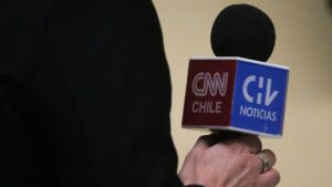 VIDEO - Periodista de Chilevisión fue acosado en pleno despacho por un hombre