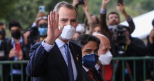 Monarquía española responde a las quejas de Boric contra Felipe VI