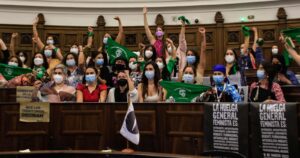 Convención Constitucional aprueba norma que permitirá el derecho al aborto