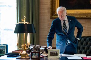 Joe Biden trata a Vladimir Putin de “dictador asesino”