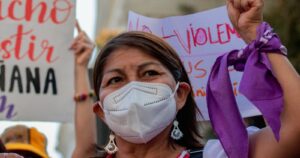 Elisa Loncon y dichos de Johannes Kaiser en alemán: 