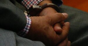 Prisión preventiva para ex militar que asesinó a su pareja y se atrincheró en su casa