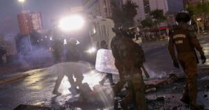 Gobierno pidió investigación a Carabineros por caída de persona durante protesta en Plaza Italia