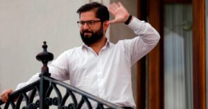 The Economist le recuerda a Boric los duros desafíos que enfrenta el Presidente de 