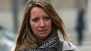 Lanzaron disparos al aire: Natalia Compagnon sufrió portonazo en Vitacura