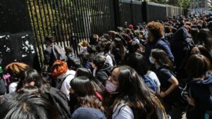 Equipo de Contigo en la Mañana fue agredido en manifestación de estudiantes en el Instituto Nacional