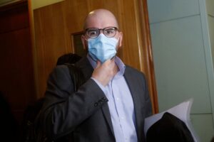 Ministro Jackson responde a Jadue por quinto retiro: 