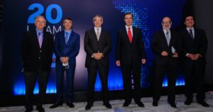 Ex ministros de Hacienda llaman al Presidente Boric a 