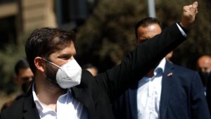 Boric entrega su primer indulto a joven con cáncer terminal que fue condenado a 10 años