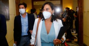 Carabineros defiende uso de avión institucional para viaje de esposo de Izkia Siches a La Araucanía