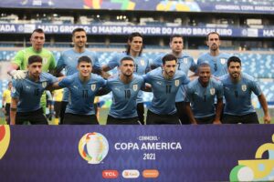 Con dos bajas: Uruguay llegó a Chile para cerrar las Clasificatorias