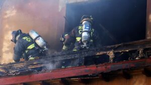 VIDEOS - Cinco casas afectadas por incendio en cerro San Roque de Valparaíso