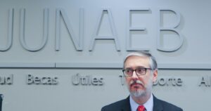 La Moneda pide la renuncia a Jaime Tohá a la dirección de Junaeb