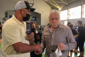 Ídolo despide a ídolo: Caszely llegó llorando a velorio de Leonel Sánchez