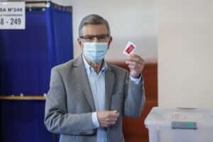 Joaquín Lavín afirmó que un plebiscito 