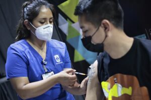 Calendario de vacunación contra el COVID-19: ¿Quiénes pueden recibir la cuarta dosis entre el 4 y 10 de abril?