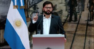 Boric se molesta por pregunta sobre DD.HH en Cuba y pide que lo cuestionen por Chile