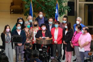 Bancada del PC respalda a Cariola, pero se abre a tramitar quinto retiro