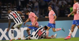 Amargo debut: U. Católica se estrena con una derrota ante Talleres en Copa Libertadores