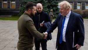 Potente gesto: Boris Johnson visita a Zelensky en Kiev