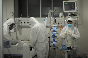 Qué está pasando en Shanghái: saqueos y desesperación por prolongada cuarentena gatillada por rebrote de Covid