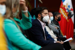Gabriel Boric discrepa con crítica de su madre a la Convención: 