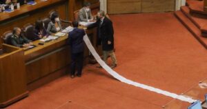 Diputados entregan a Siches 