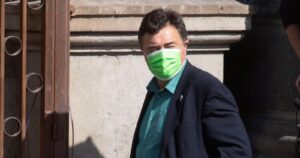 Ministro Esteban Valenzuela llega a acuerdo y ofrecerá disculpas públicas a guardia de seguridad