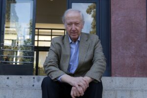 Carlos Huneeus, profesor de Derecho: “La Constitución se juega en las próximas semanas”