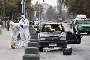 Hombre que se quemó frente a La Moneda es hermano de empresario asesinado Pedro Carrión