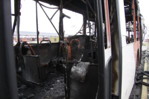 Dos buses de Transantiago fueron quemados en Quinta Normal