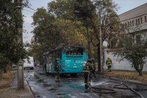 Rector del INBA denuncia amenazas tras quema de bus de Transantiago