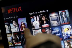 Por qué las acciones de Netflix se derrumban y pierde miles de suscriptores
