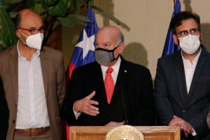 Insulza se abre a la desmilitarización de Carabineros: 