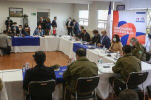 Gobierno anuncia redistribución de policías tras cónclave de seguridad con alcaldes del sector sur de la RM