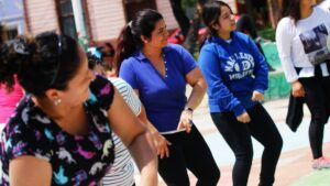 Cinco beneficios para la salud física y mental que entregan las clases de baile